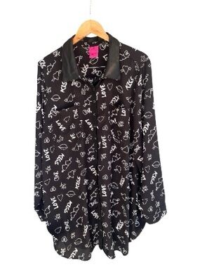 Torrid x Betsey Johnson Blouse Button Down Shirt Tunic Black White 3